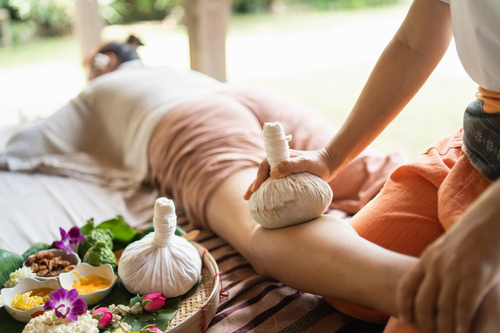 NJAVARA KIZHI (RICE BAG MASSAGE)